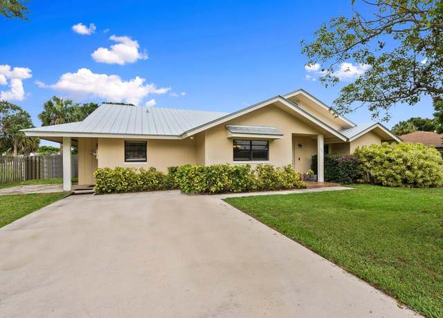 Property at 605 Ribaut Rd, Fort Pierce, FL 34947, 3 beds, 2.5 baths