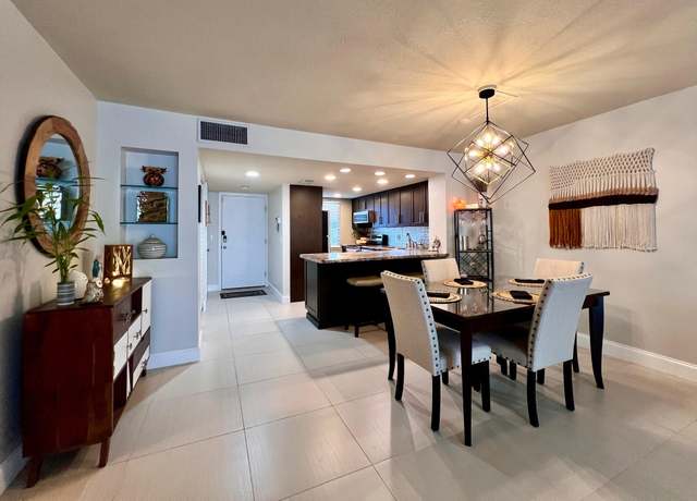 Property at 2828 Tennis Club Dr #503, West Palm Beach, FL 33417, 2 beds, 2 baths