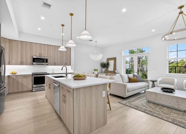 Property at 140 Water Pointe Pl #13, Jupiter, FL 33477, 3 beds, 2.5 baths