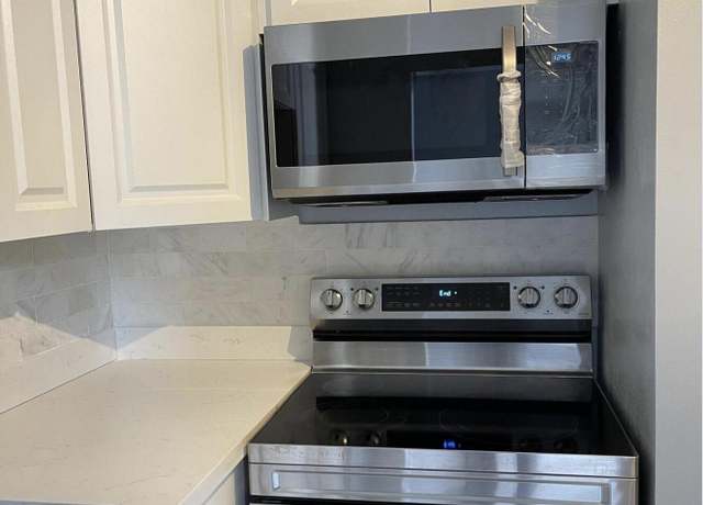 Property at 713 Gardens Dr #104, Pompano Beach, FL 33069, 2 beds, 2 baths