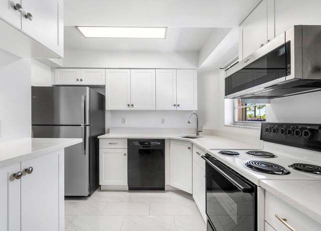 Property at 18081 SE Country Club Dr Unit 32-311, Jupiter, FL 33469, 2 beds, 2 baths
