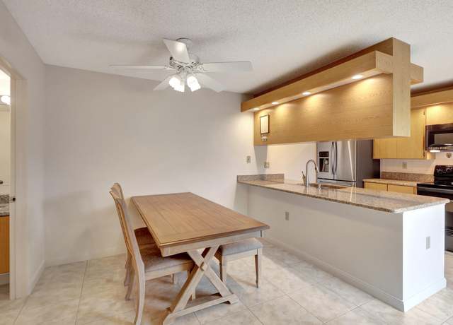Property at 7710 77th Way, West Palm Beach, FL 33407, 2 beds, 2.5 baths
