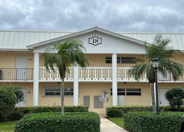 Property at 18 Colonial Club Dr #103, Boynton Beach, FL 33435, 1 bed, 1.5 baths
