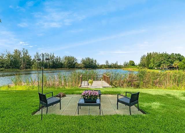 Property at 9450 87th St, Vero Beach, FL 32967, 3 beds, 2 baths