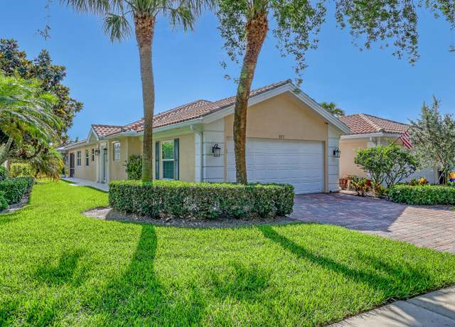 Property at 677 Hudson Bay Dr, Palm Beach Gardens, FL 33410, 2 beds, 2 baths