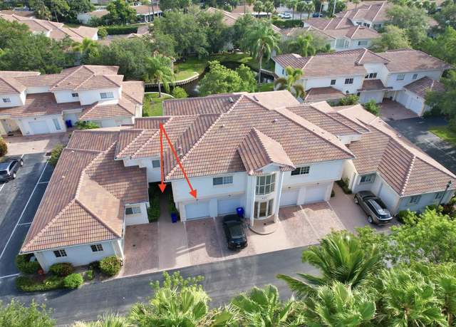 Property at 572 7th Sq, Vero Beach, FL 32962, 2 beds, 2 baths