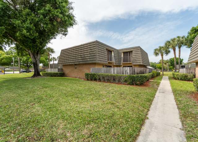 Property at 3704 37th Way, West Palm Beach, FL 33407, 2 beds, 2.5 baths