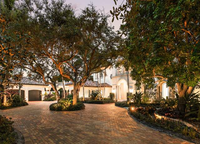 Property at 2002 NW 4th Ave, Delray Beach, FL 33444, 7 beds, 8 baths