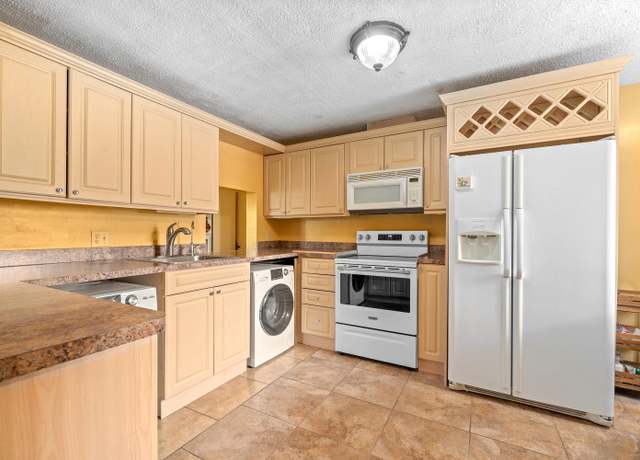 Property at 831 Salem Ln Unit A, Lake Worth, FL 33467, 2 beds, 2.5 baths