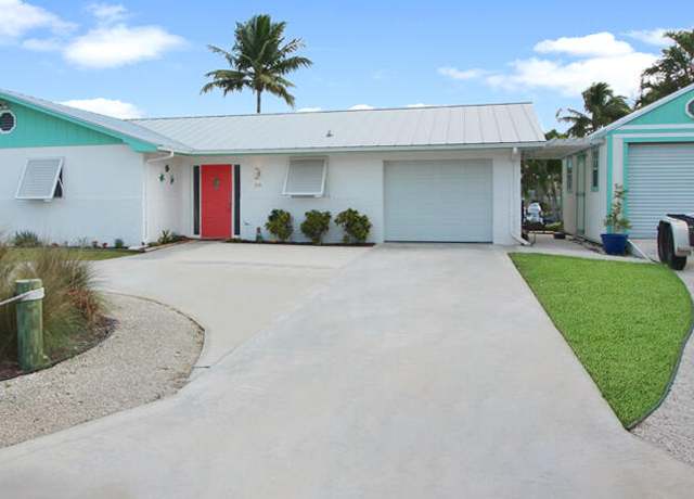 Property at 66 SW Cabana Point Cir, Stuart, FL 34994, 3 beds, 3 baths