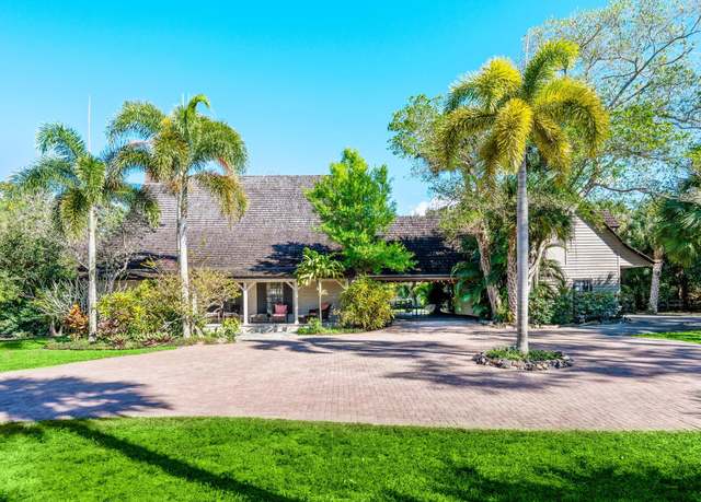 Property at 790 E Rambling Dr, Wellington, FL 33414, 5 beds, 4 baths