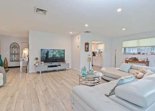 Property at 415 Pine Tree Ct #16, Atlantis, FL 33462, 2 beds, 2 baths