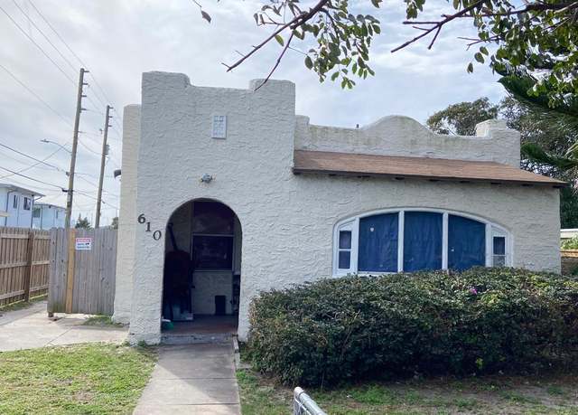 Property at 610 32nd St, West Palm Beach, FL 33407, 4 beds, 2 baths