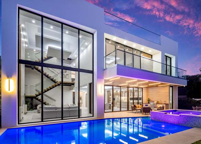 Property at 501 NE Spanish Ct, Boca Raton, FL 33432, 6 beds, 8.5 baths