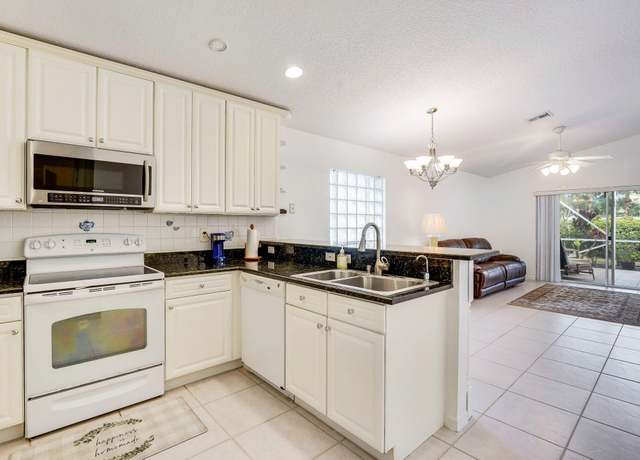 Property at 8270 Duomo Cir, Boynton Beach, FL 33472, 3 beds, 2 baths