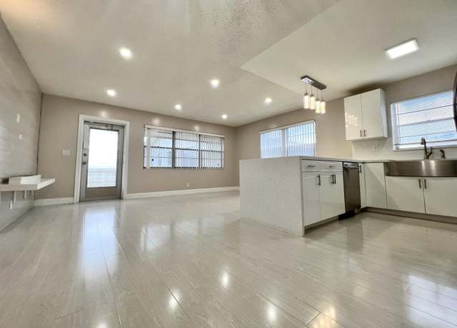 Property at 18 Andover A, West Palm Beach, FL 33417, 1 bed, 1.5 baths