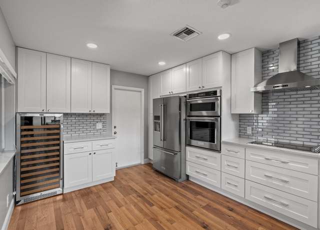 Property at 10479 S Mateo Ct, Boca Raton, FL 33498, 3 beds, 2.5 baths