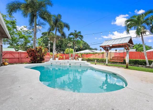 Property at 762 SE Elwood Ave, Port Saint Lucie, FL 34983, 4 beds, 2.5 baths