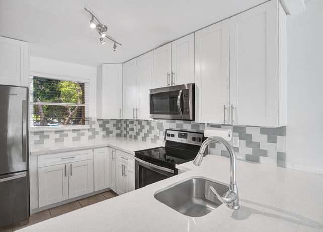 Property at 105 Royal Park Dr Unit 3d, Oakland Park, FL 33309, 1 bed, 1 bath
