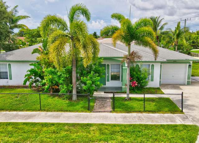Property at 102 SW 13th Ave, Delray Beach, FL 33444, 3 beds, 2 baths