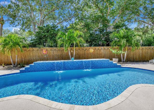 Property at 6425 Stonehurst Cir, Lake Worth, FL 33467, 5 beds, 3 baths