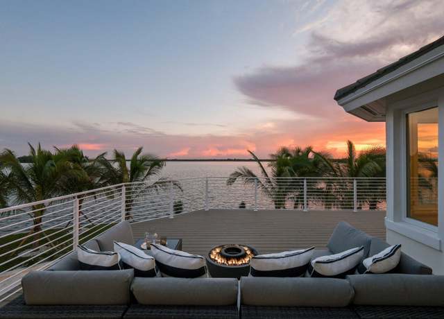 Property at 526 Point Ln, Vero Beach, FL 32963, 5 beds, 6 baths