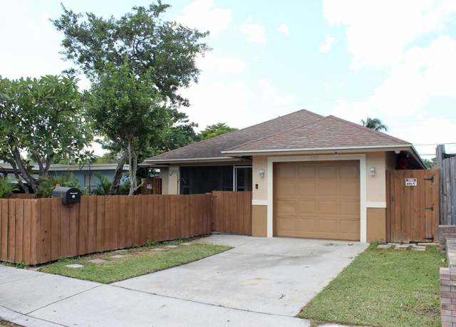 Property at 703 S A St S, Lake Worth Beach, FL 33460, 3 beds, 2 baths