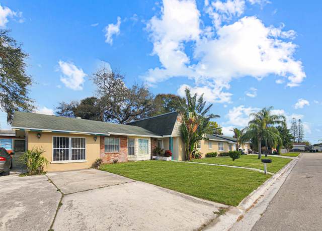 Property at 1712 Avenue O, Fort Pierce, FL 34950, 9 beds, 4 baths