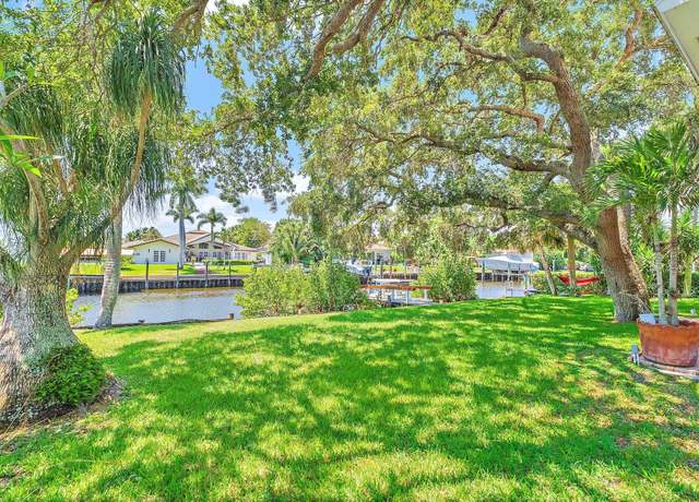 Property at 2438 Inland Cove Rd, Palm Beach Gardens, FL 33410, 4 beds, 3 baths