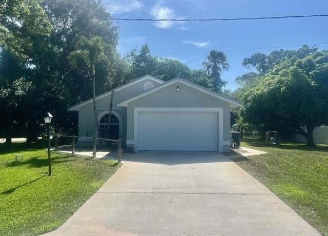 Property at 2205 30th Ave, Vero Beach, FL 32960, 2 beds, 2 baths