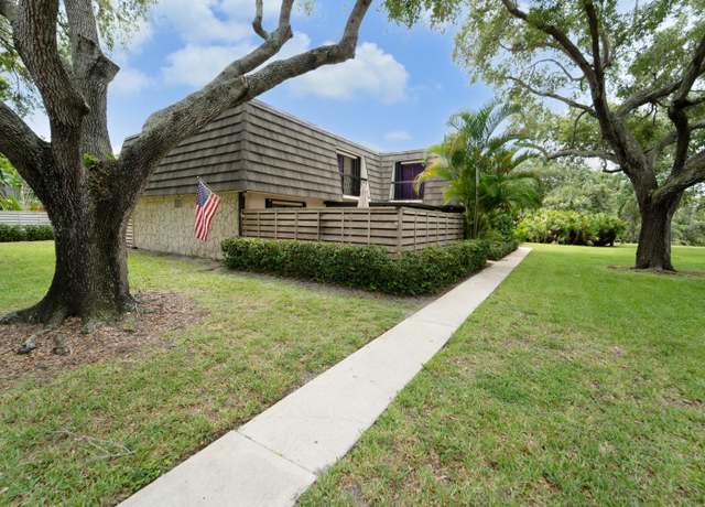 Property at 505 5th Ter, Palm Beach Gardens, FL 33418, 3 beds, 2.5 baths