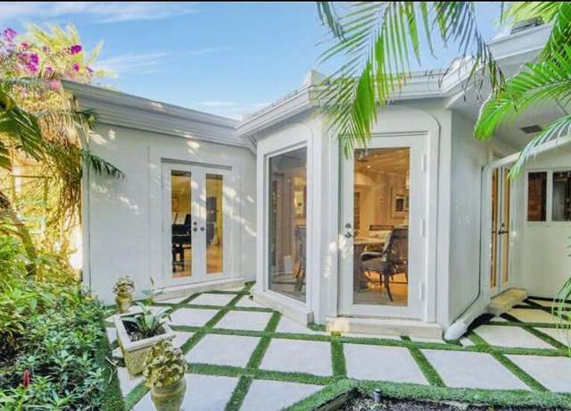 Property at 714 S Atlantic Dr, Lantana, FL 33462, 3 beds, 3 baths