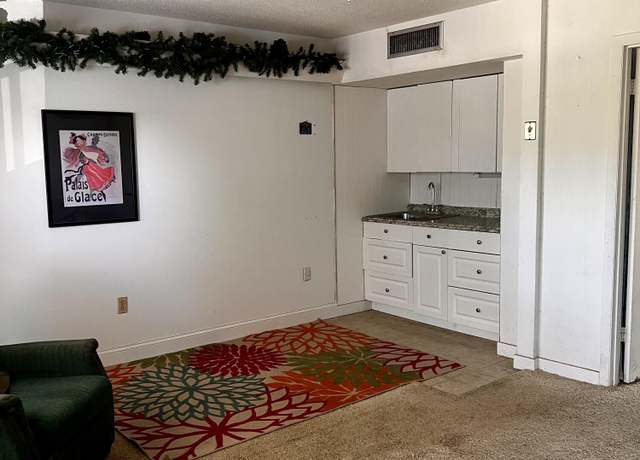 Property at 1200 Colonnades Dr #206, Fort Pierce, FL 34950, 1 bed, 1 bath