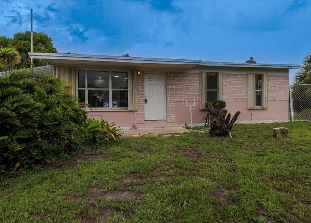 Property at 1315 7th St, West Palm Beach, FL 33401, 4 beds, 2 baths
