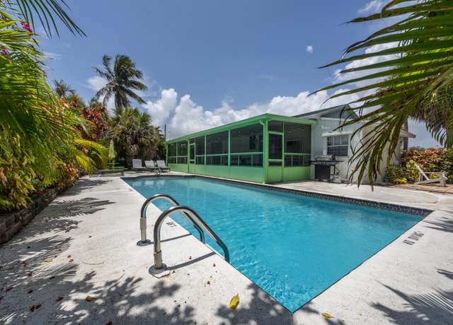 Property at 815 Green St, West Palm Beach, FL 33405, 3 beds, 2 baths