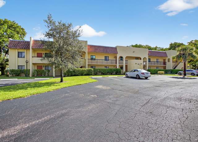 Property at 900 SW 9th Street Cir #102, Boca Raton, FL 33486, 2 beds, 2 baths