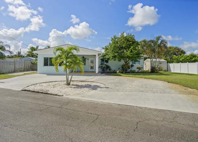 Property at 195 SW Cabana Point Cir, Stuart, FL 34994, 2 beds, 2 baths