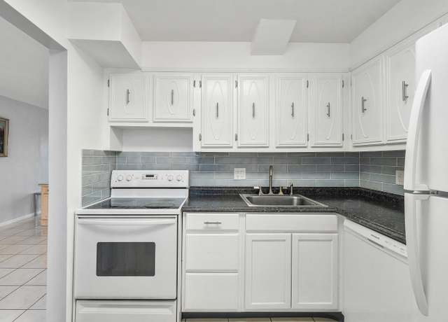 Property at 2615 NE 1st Ct NE #302, Boynton Beach, FL 33435, 1 bed, 1.5 baths