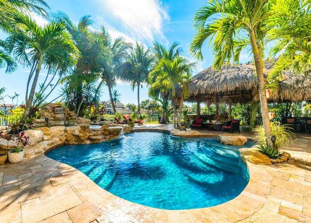 Property at 9208 Pineville Dr, Lake Worth, FL 33467, 5 beds, 4 baths