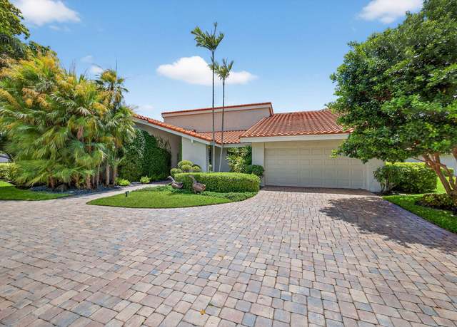 Property at 5107 Pineview Cir, Delray Beach, FL 33445, 3 beds, 3.5 baths