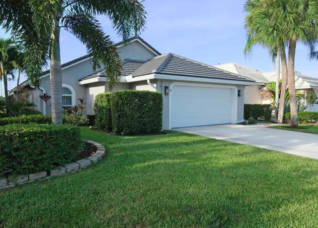 Property at 2622 Country Golf Dr, Wellington, FL 33414, 3 beds, 2 baths