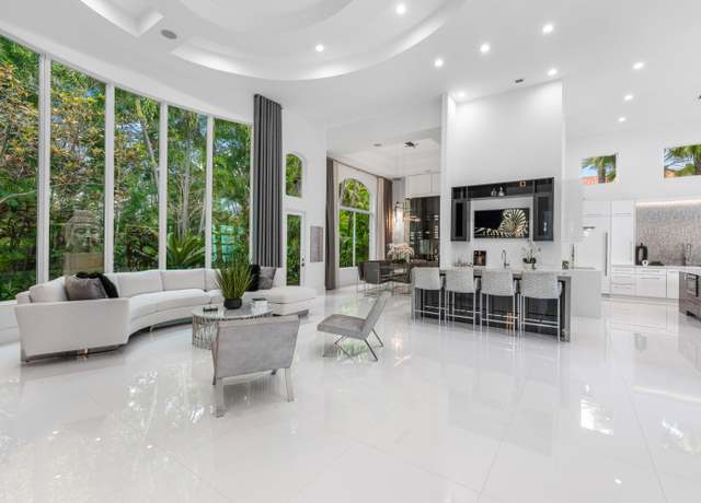 Property at 5784 Vintage Oaks Cir, Delray Beach, FL 33484, 4 beds, 4.5 baths