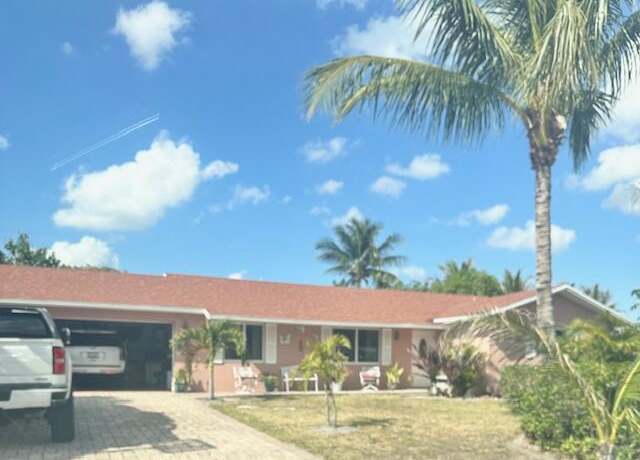 Property at 68 W Coconut Dr, Lake Worth, FL 33467, 4 beds, 3 baths
