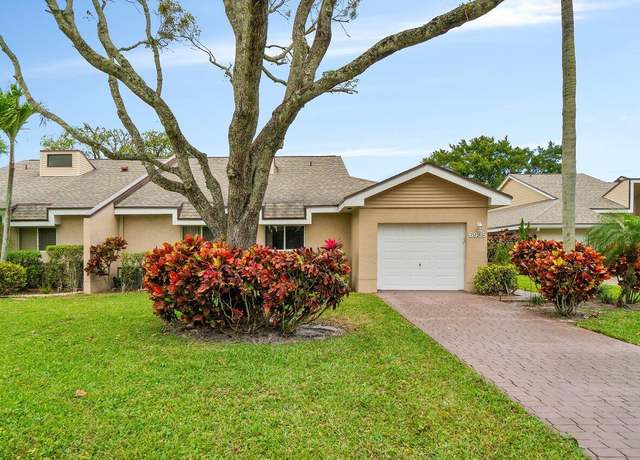 Property at 6935 Fountains Cir #6935, Lake Worth, FL 33467, 3 beds, 2.5 baths