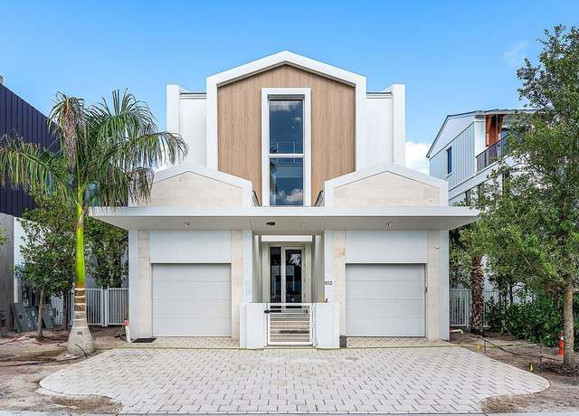 Property at 812 Palm Trl, Delray Beach, FL 33483, 5 beds, 5.5 baths