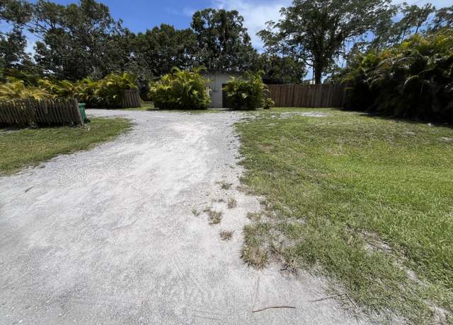 Property at 5221 Winter Garden Pkwy, Fort Pierce, FL 34951, 4 beds, 1.5 baths