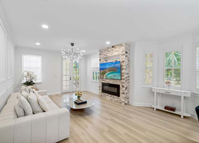 Property at 1028 E Heritage Club Cir, Delray Beach, FL 33483, 4 beds, 3.5 baths