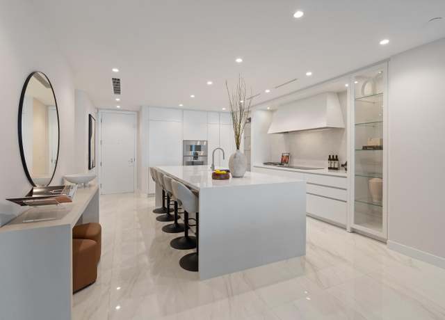 Property at 220 SE Mizner Blvd #611, Boca Raton, FL 33432, 2 beds, 2.5 baths