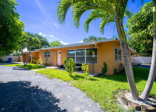 Property at 117 SE 22nd Ave, Boynton Beach, FL 33435, 3 beds, 2.5 baths