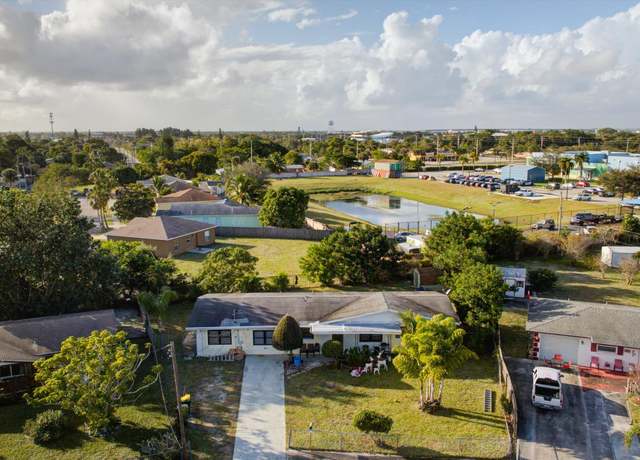 Property at 903 SE 9th St, Stuart, FL 34994, 4 beds, 2 baths